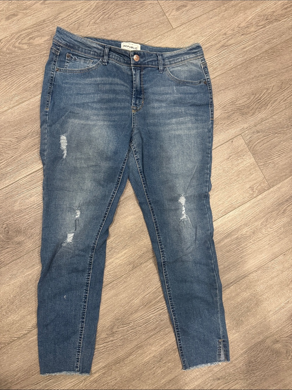 For the Republic distressed jeans Size 12/ 30 k20